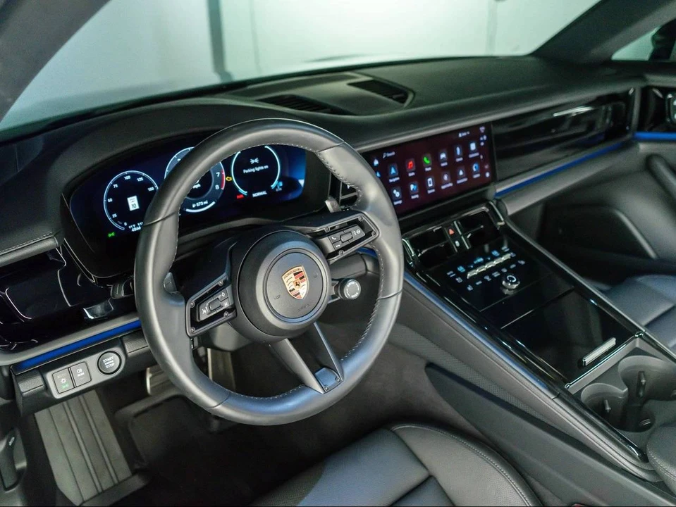 2025 Porsche 976 Panamera - Image 4 of 4