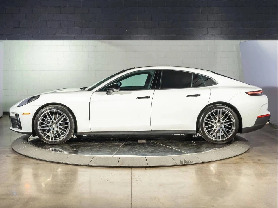 2025 Porsche 976 Panamera - Image 2 of 4