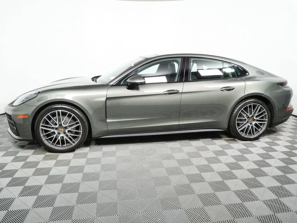 2025 Porsche 976 Panamera - Image 2 of 5