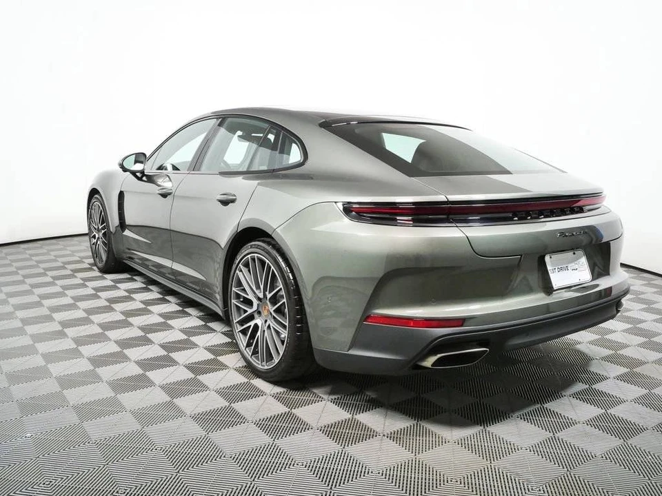 2025 Porsche 976 Panamera - Image 3 of 5