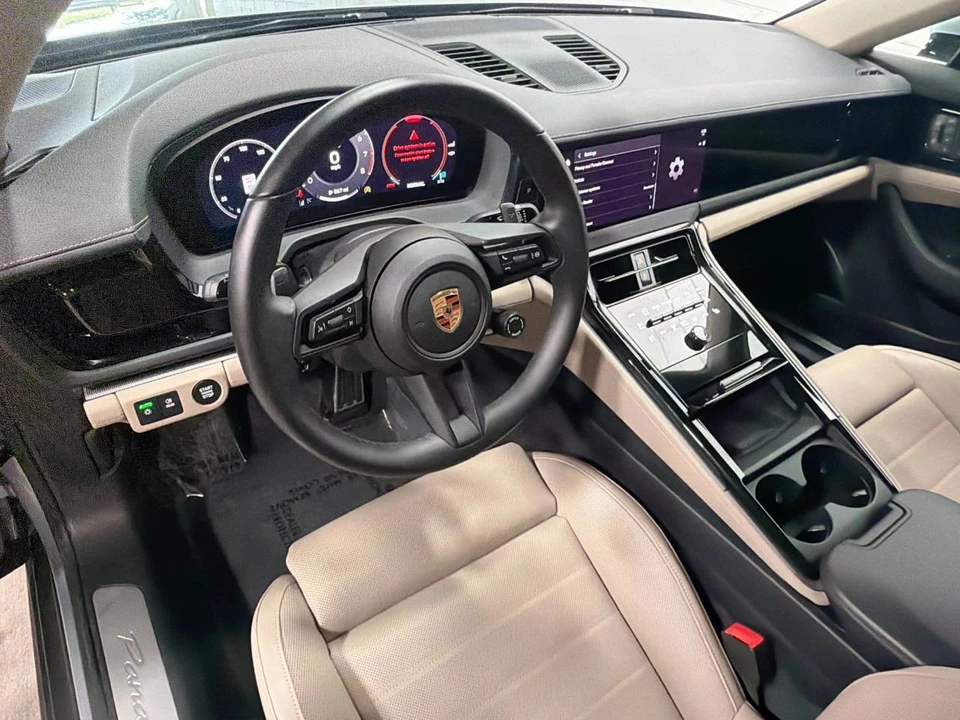 2025 Porsche 976 Panamera - Image 4 of 4