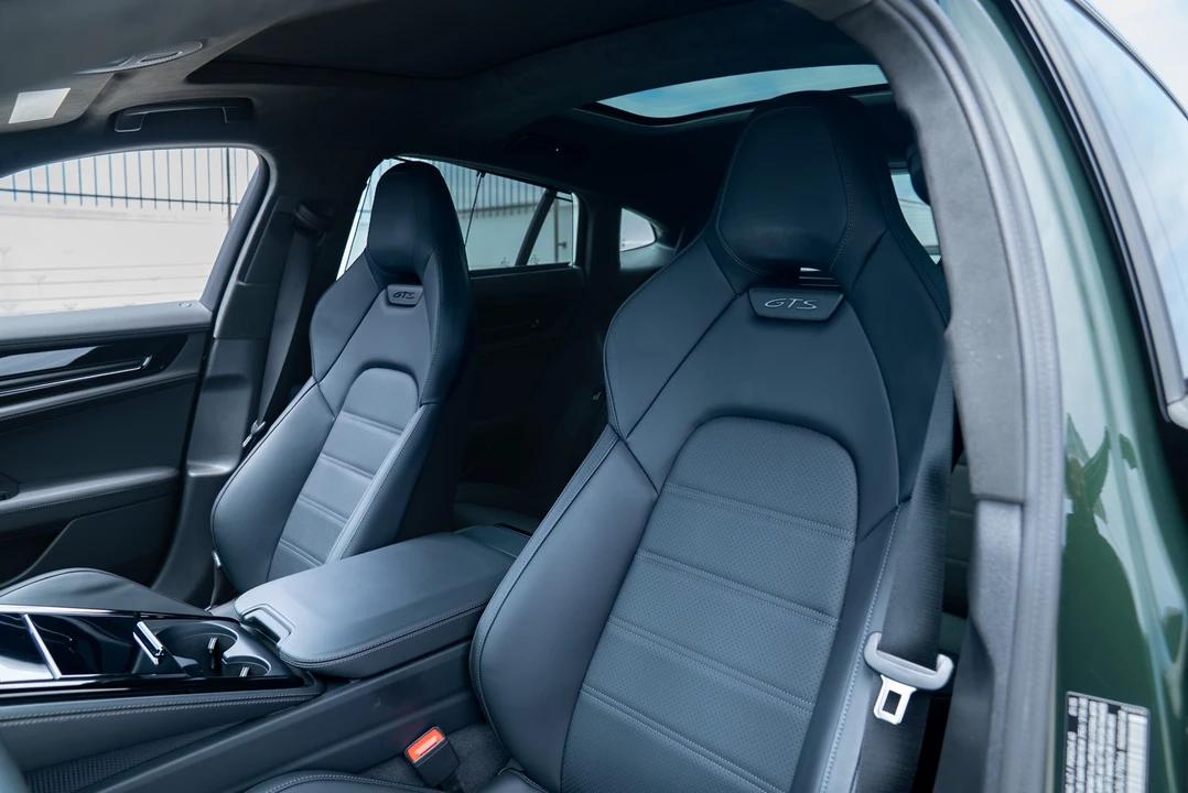 2025 Porsche 976 Panamera - Image 16 of 31