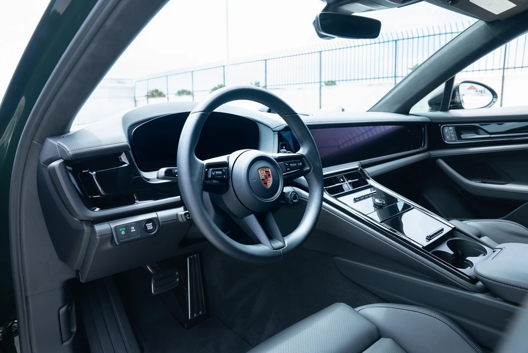 2025 Porsche 976 Panamera - Image 15 of 31