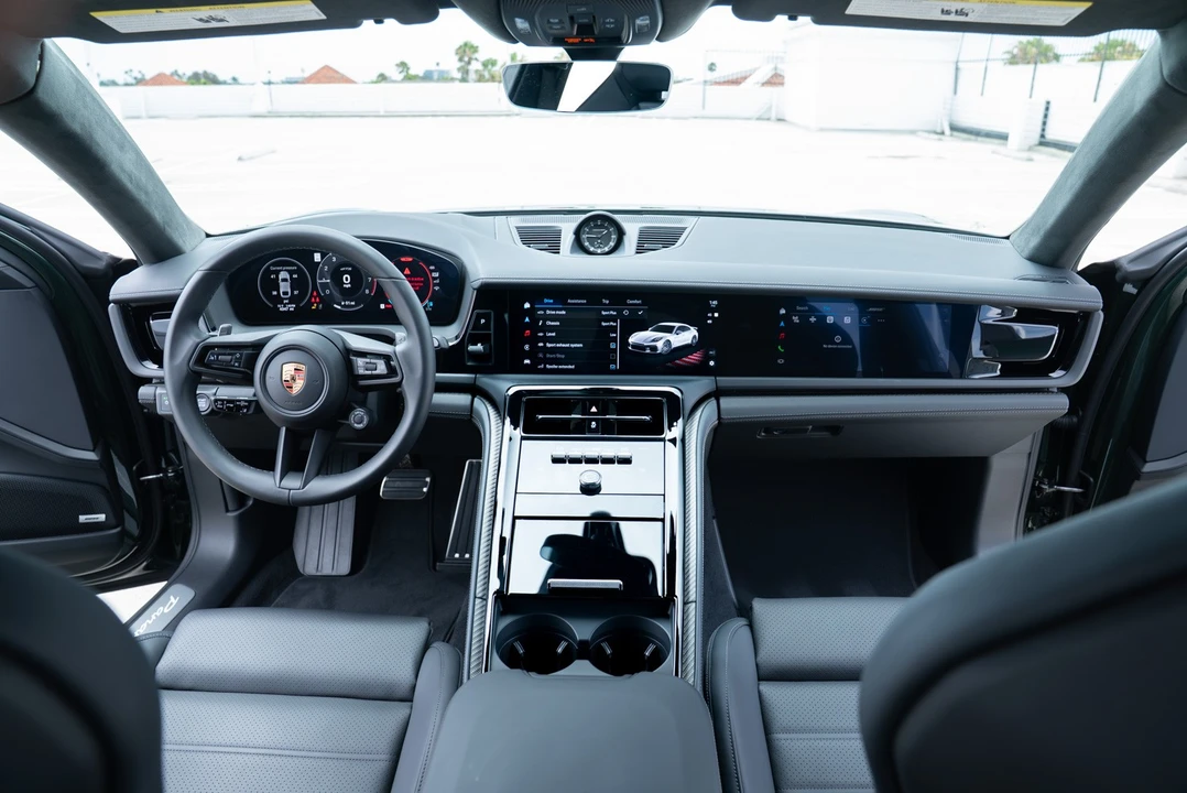 2025 Porsche 976 Panamera - Image 23 of 31