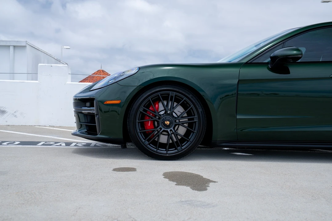 2025 Porsche 976 Panamera - Image 4 of 31