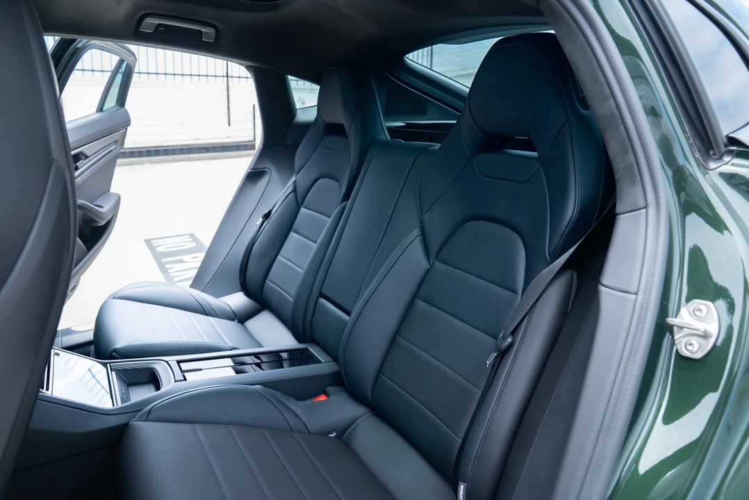 2025 Porsche 976 Panamera - Image 19 of 31