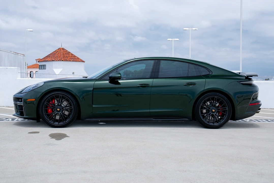 2025 Porsche 976 Panamera - Image 30 of 31