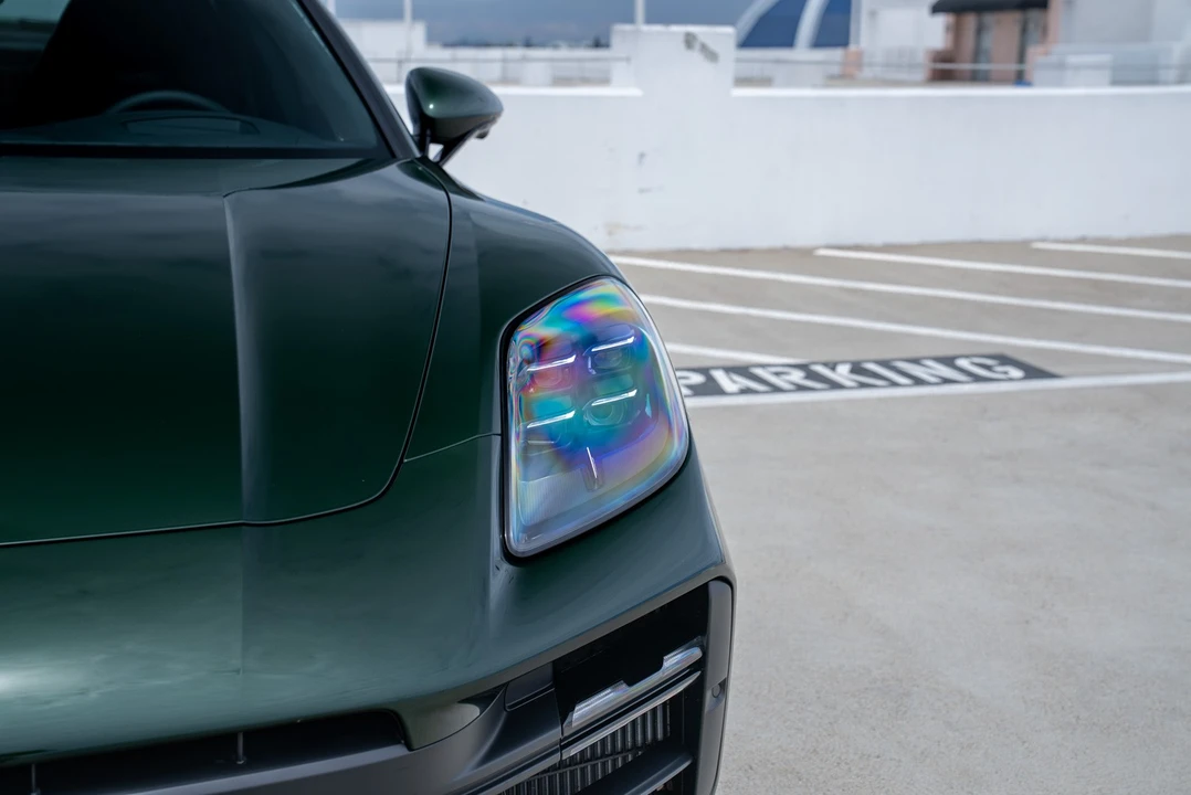 2025 Porsche 976 Panamera - Image 14 of 31