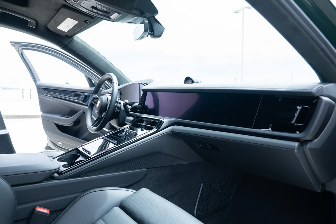 2025 Porsche 976 Panamera - Image 17 of 31