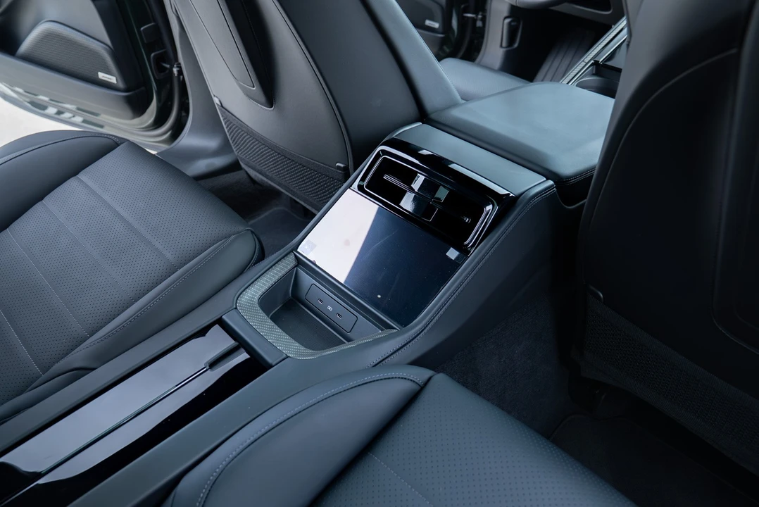 2025 Porsche 976 Panamera - Image 21 of 31