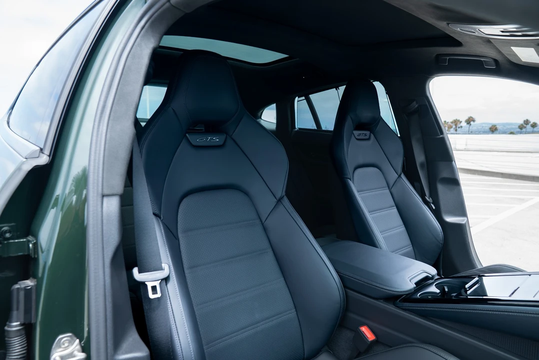 2025 Porsche 976 Panamera - Image 18 of 31