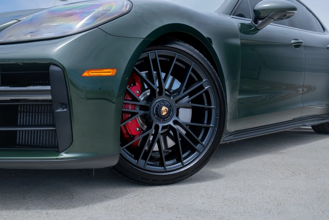 2025 Porsche 976 Panamera - Image 2 of 31