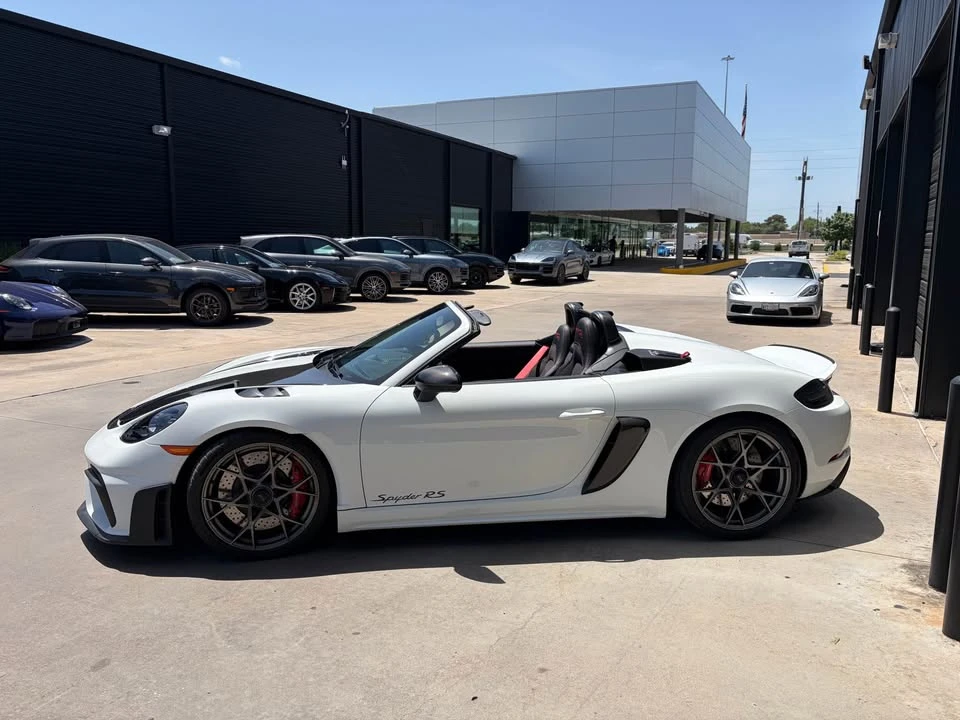 2025 Porsche - Image 4 of 12