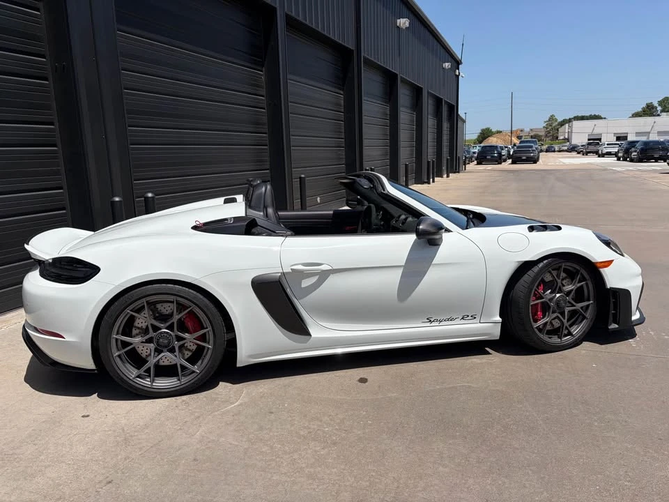 2025 Porsche - Image 2 of 12