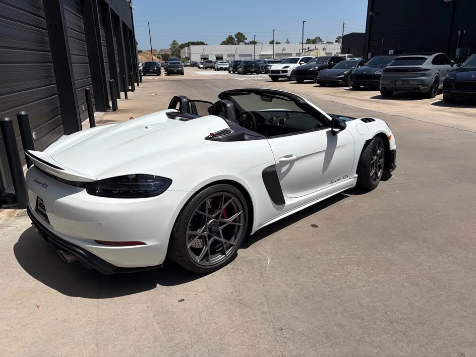 2025 Porsche - Image 11 of 12