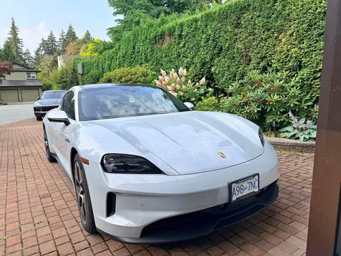 2025 Porsche Taycan 4S