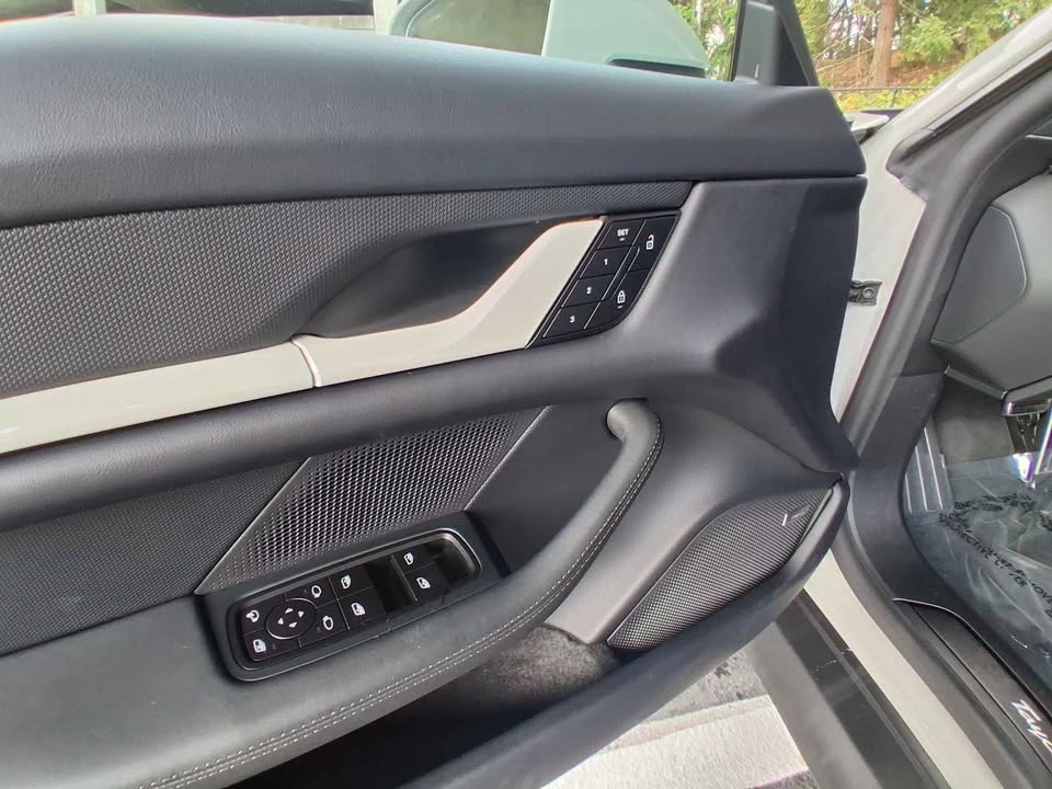 2025 Porsche Taycan - Image 14 of 19