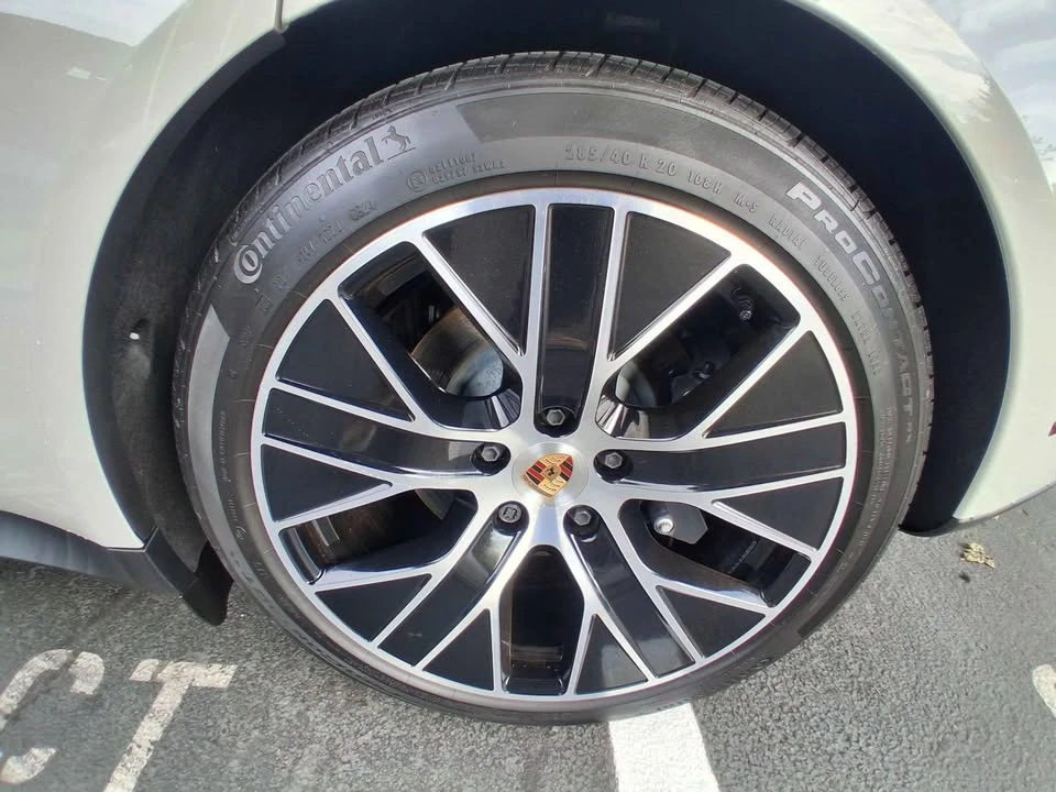 2025 Porsche Taycan - Image 10 of 19