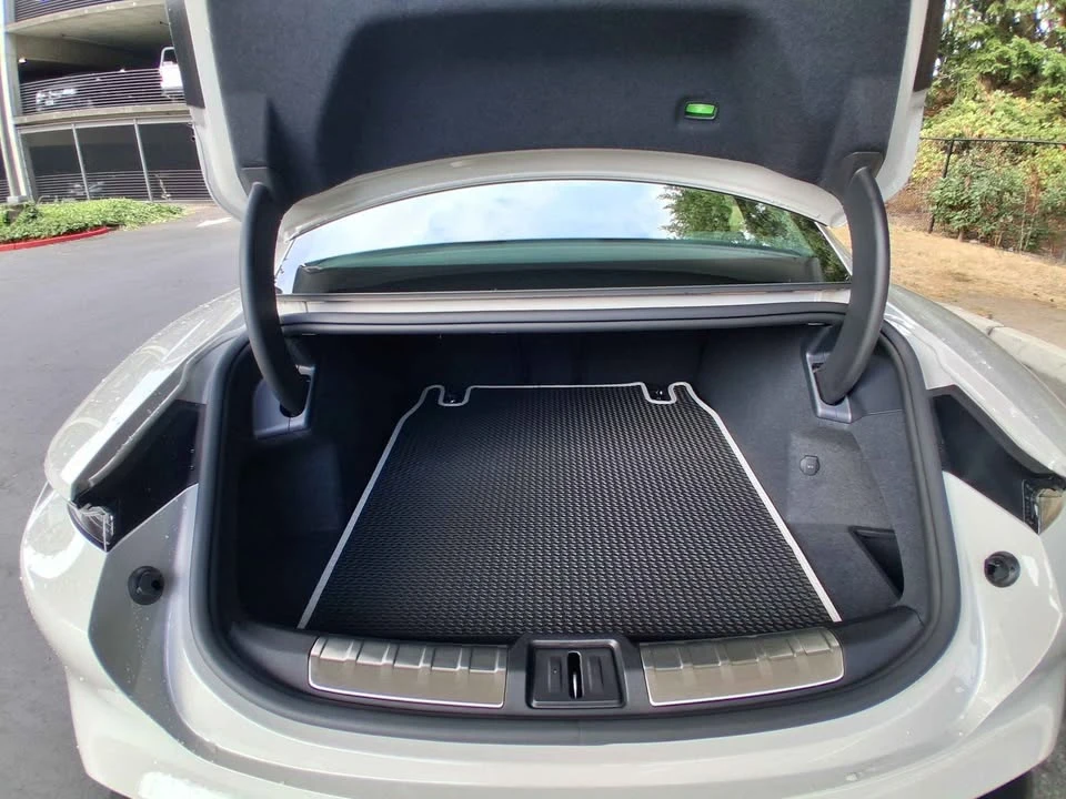 2025 Porsche Taycan - Image 8 of 19
