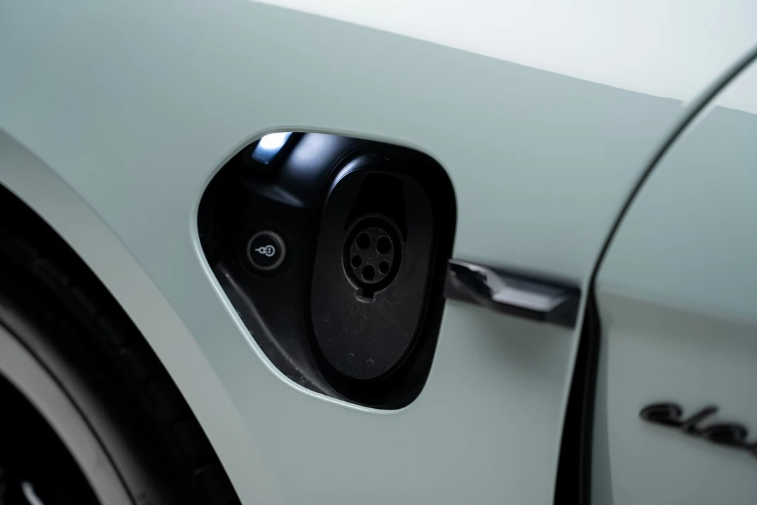 2025 Porsche 718 Cayman - Image 23 of 31