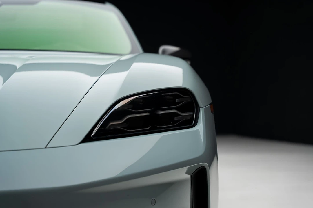 2025 Porsche 718 Cayman - Image 10 of 31