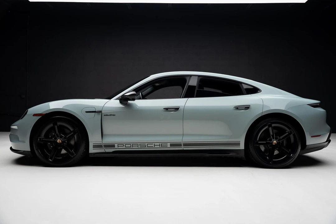 2025 Porsche 718 Cayman - Image 17 of 31