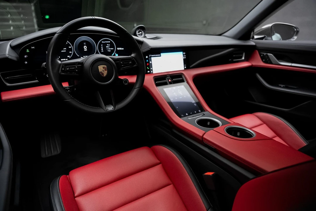 2025 Porsche 718 Cayman - Image 2 of 31
