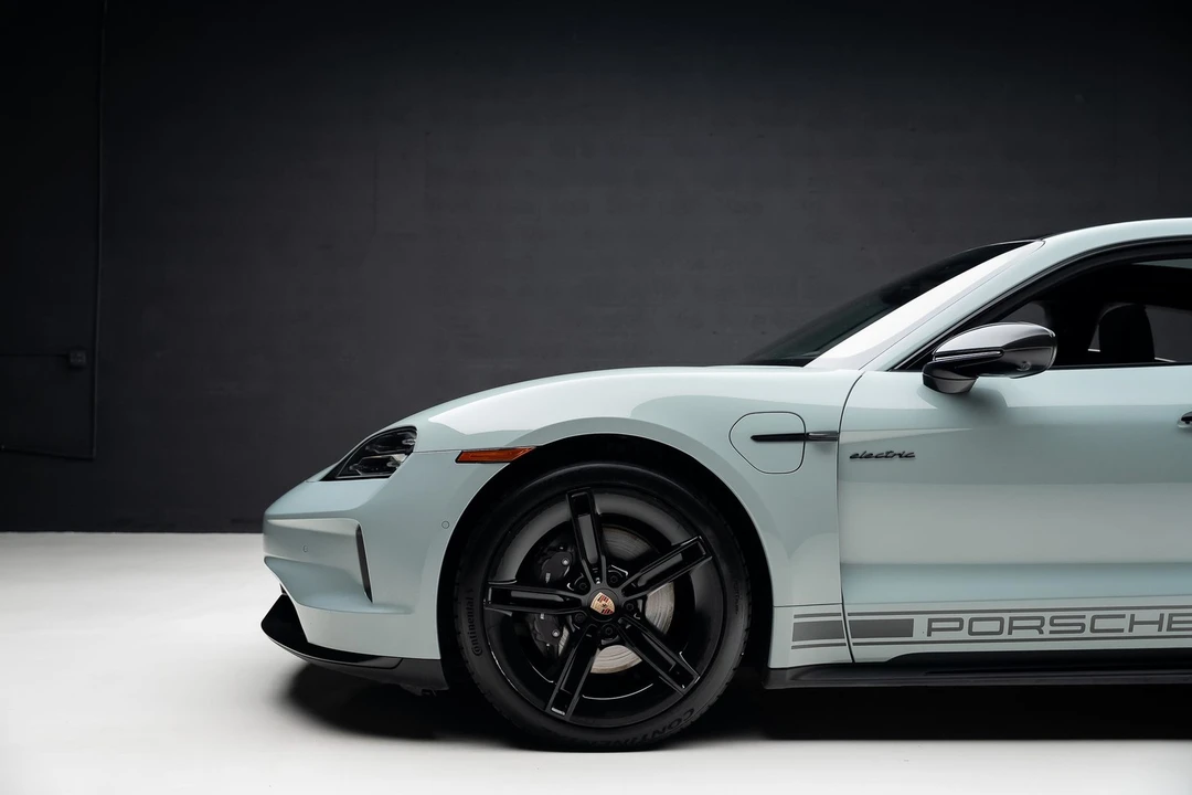 2025 Porsche 718 Cayman - Image 18 of 31