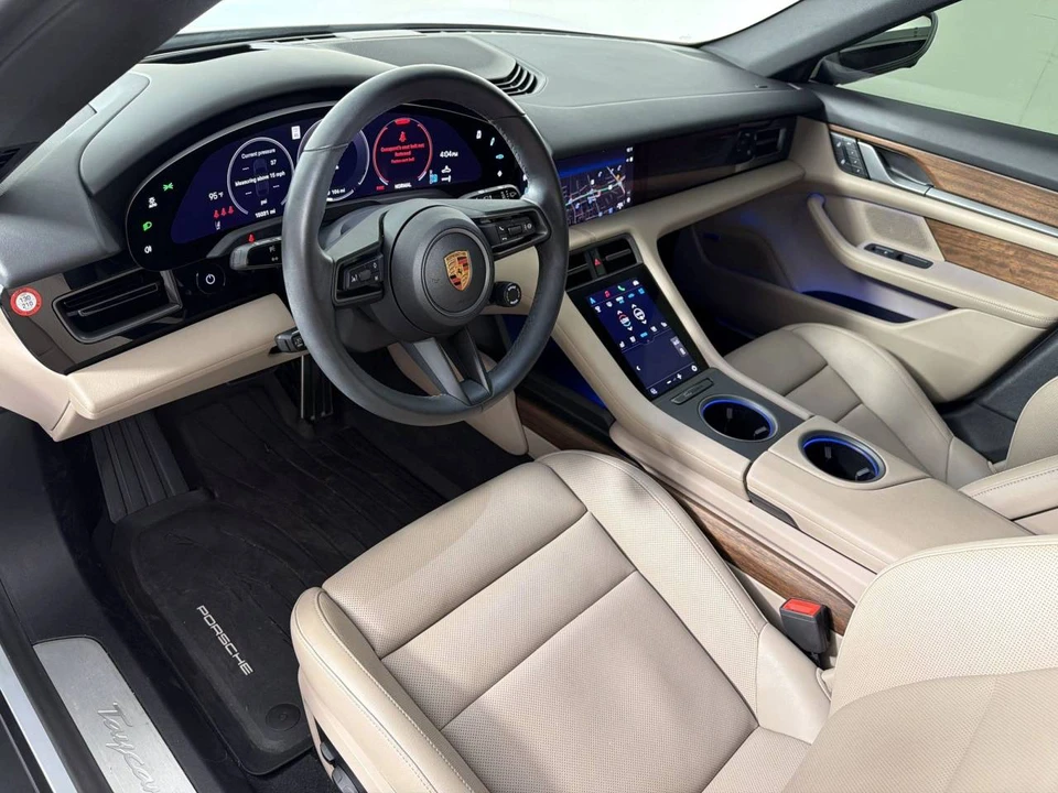 2025 Porsche Taycan Cross Turismo - Image 4 of 4