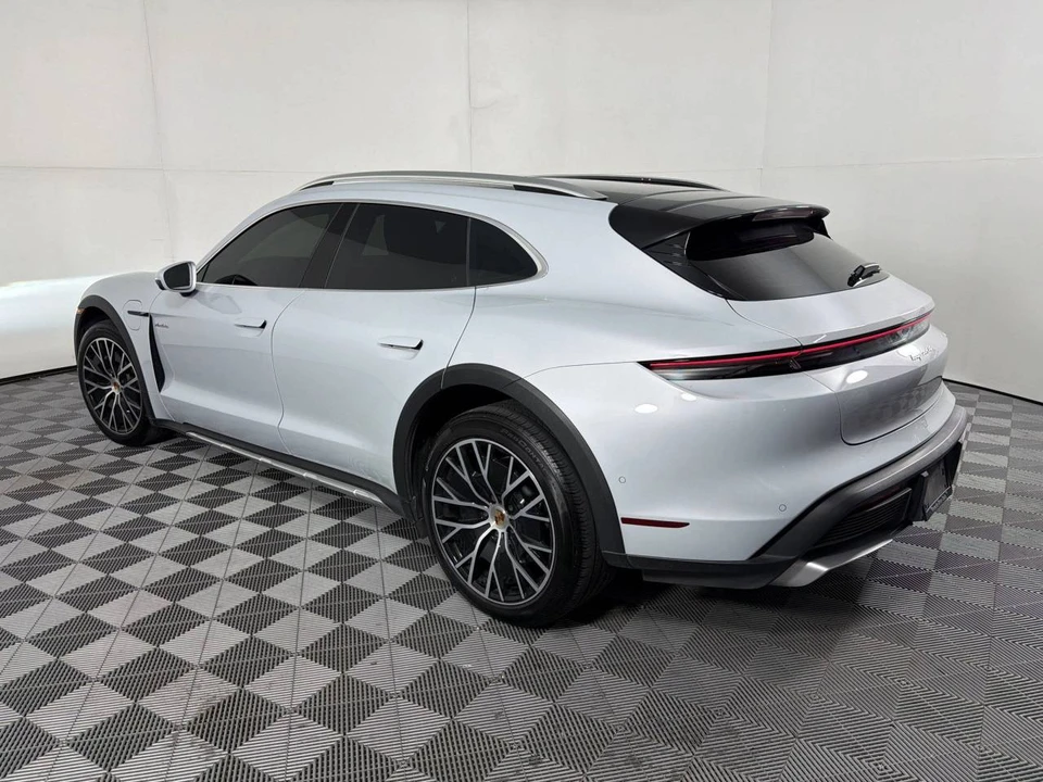 2025 Porsche Taycan Cross Turismo - Image 3 of 4