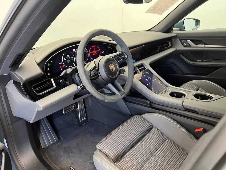 2025 Porsche Taycan 4 - Image 4 of 5
