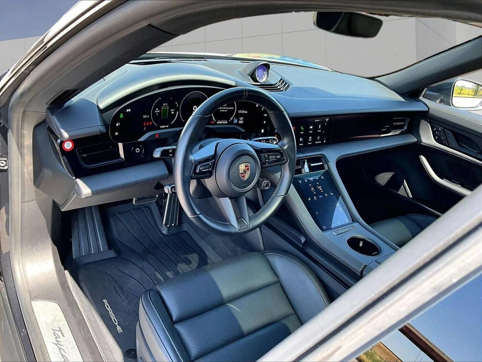 2025 Porsche Taycan Cross Turismo - Image 4 of 4