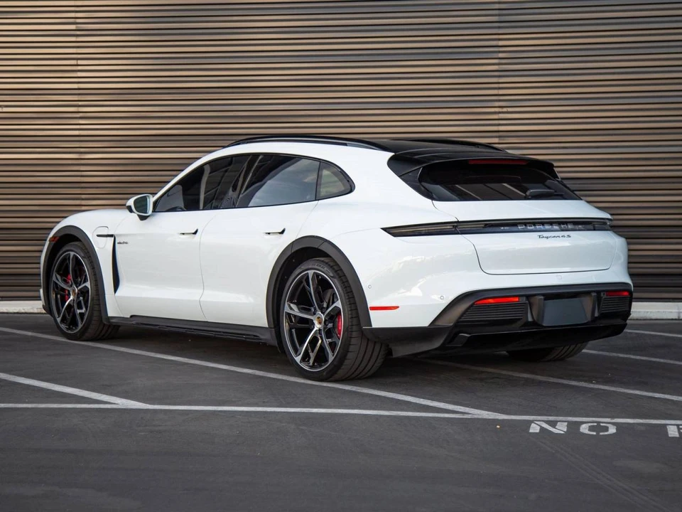 2025 Porsche Taycan Cross Turismo - Image 3 of 4