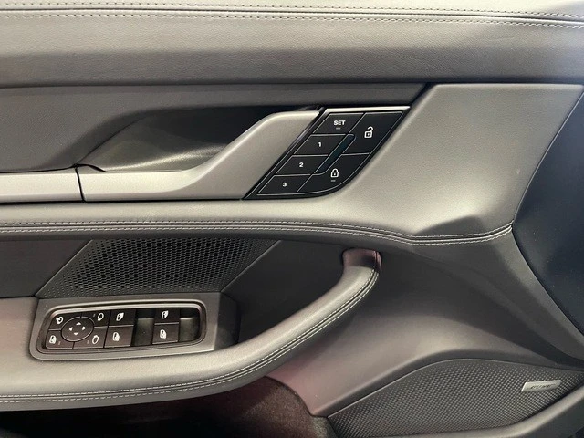 2025 Porsche Taycan 4S - Image 23 of 31