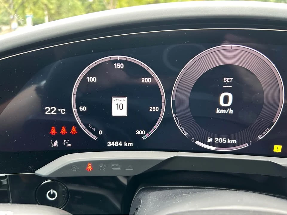2025 Porsche Taycan 4S - Image 10 of 20
