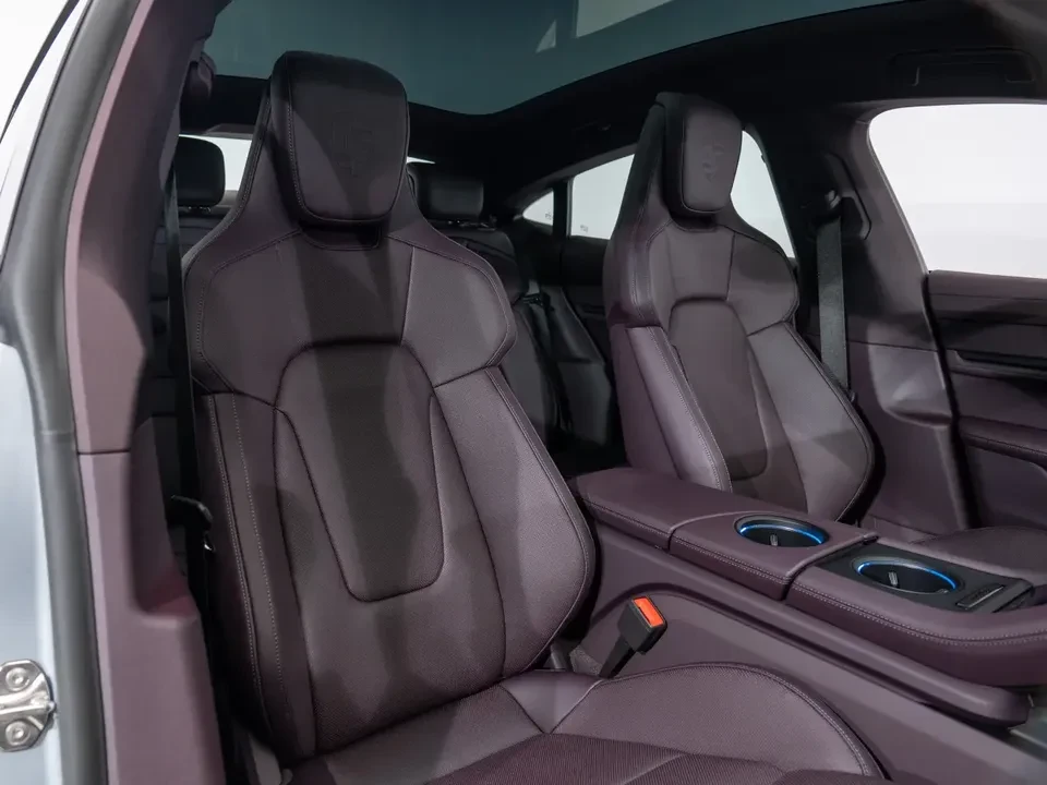 2025 Porsche Taycan 4S - Image 17 of 20