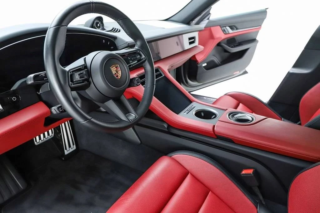 2025 Porsche Taycan 4S - Image 4 of 5