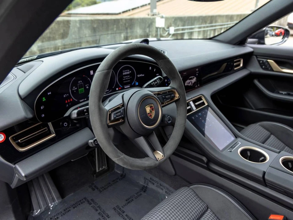 2025 Porsche Taycan 4S - Image 4 of 4