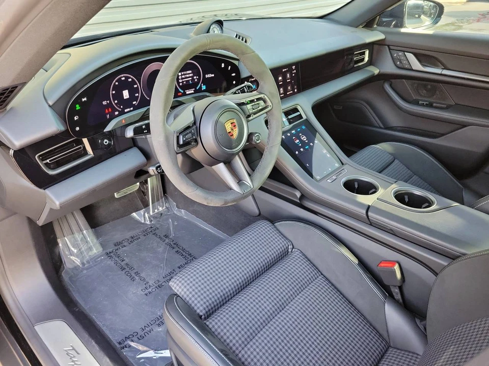 2025 Porsche Taycan 4S - Image 4 of 4