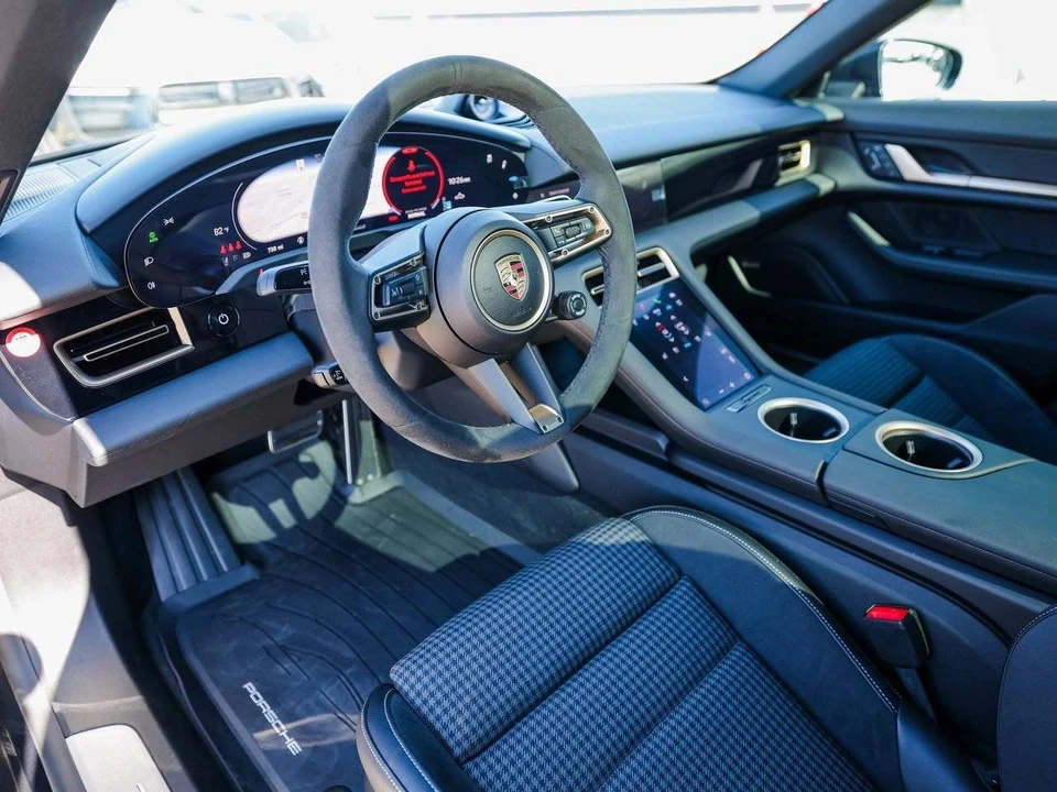 2025 Porsche Taycan 4S - Image 4 of 5