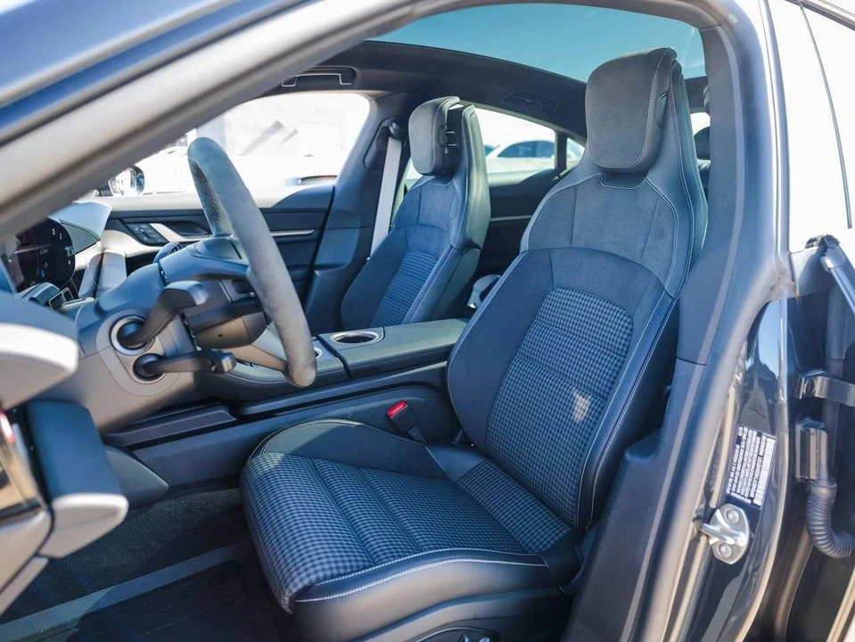 2025 Porsche Taycan 4S - Image 5 of 5
