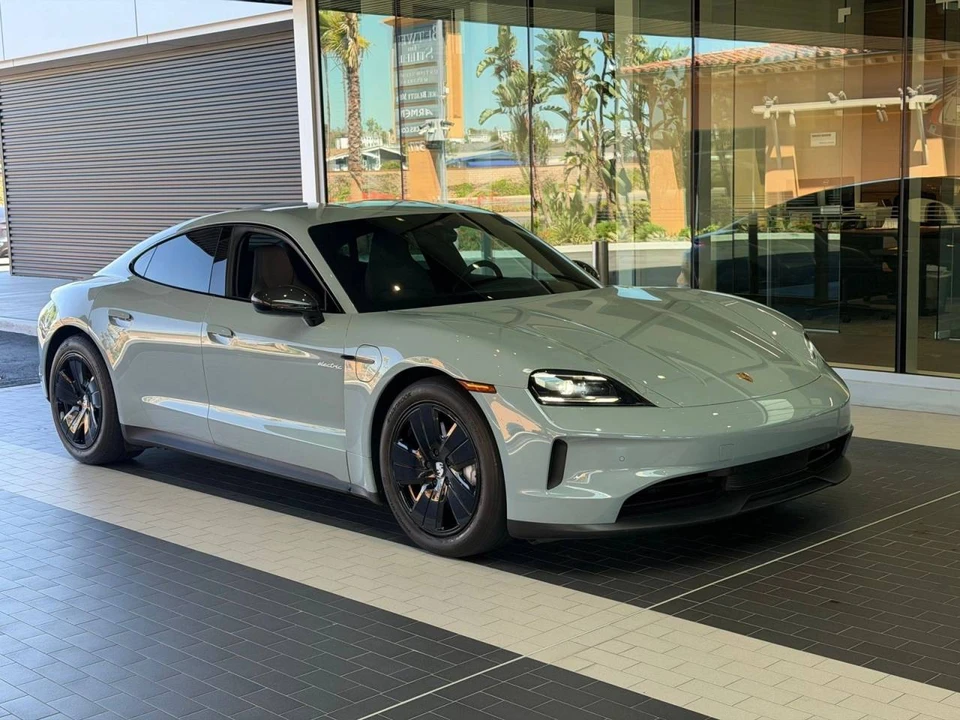 2025 Porsche Taycan 4S - Image 4 of 4