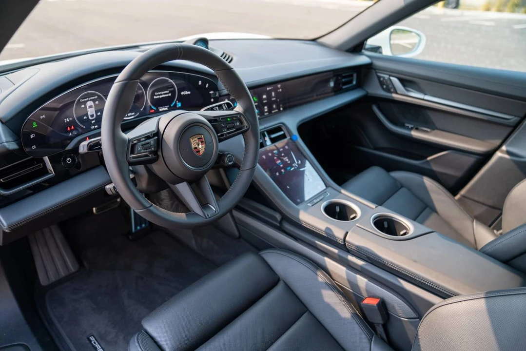 2025 Porsche Taycan 4S - Image 4 of 5