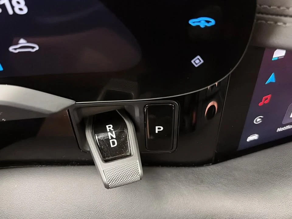 2025 Porsche Taycan 4S - Image 15 of 20