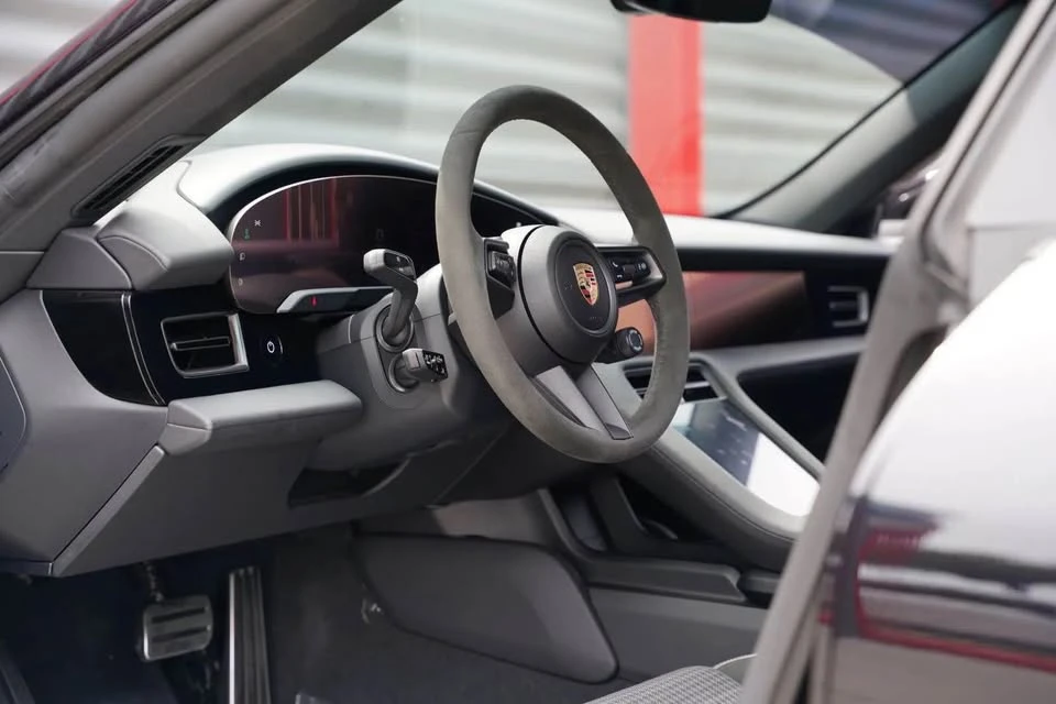 2025 Porsche Taycan - Image 7 of 14