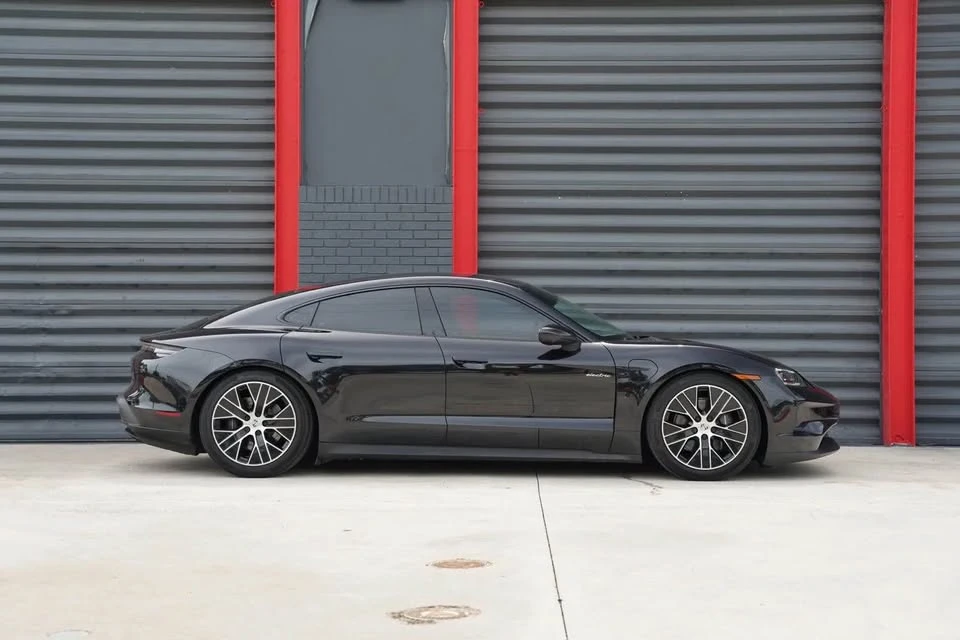 2025 Porsche Taycan - Image 4 of 14