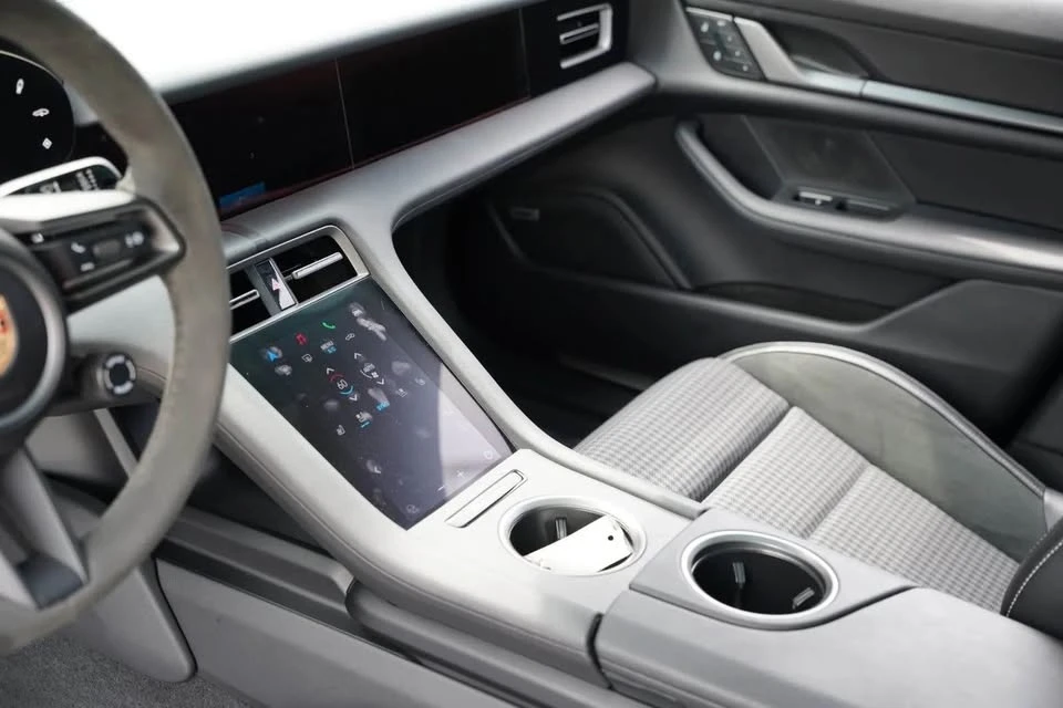 2025 Porsche Taycan - Image 8 of 14