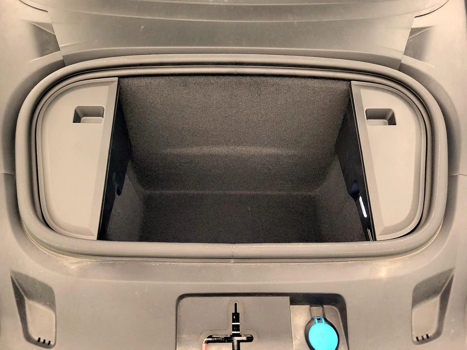 2025 Porsche Taycan - Image 22 of 26