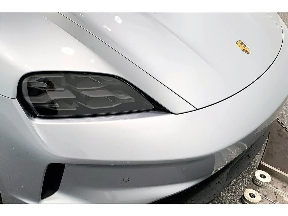 2025 Porsche Taycan - Image 9 of 20