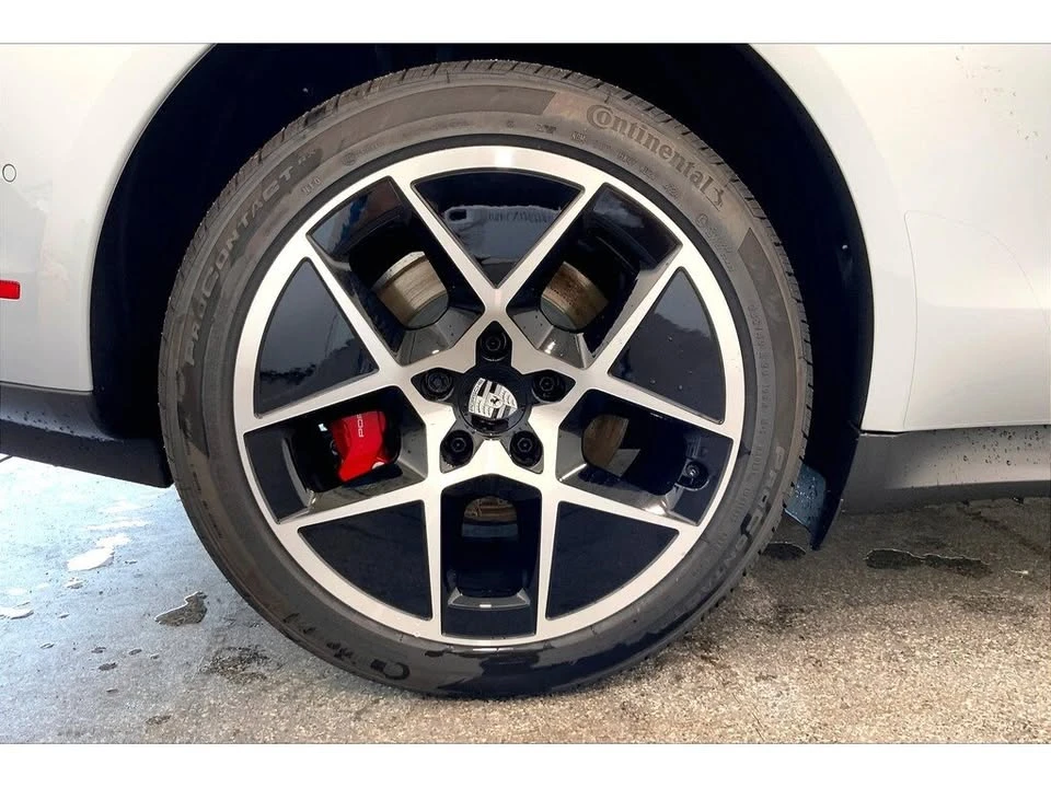 2025 Porsche Taycan - Image 18 of 20